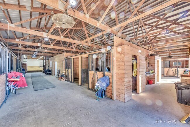 Building Photo - 708 S Rose Farm Rd
