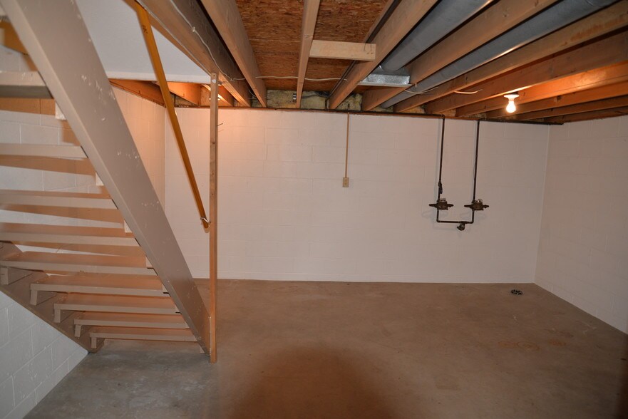 Full Basement - 892 Postiy St NW