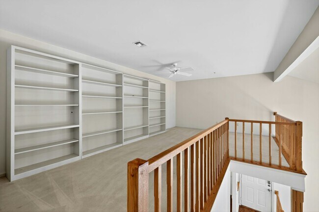 Building Photo - 2711 Summerview Way