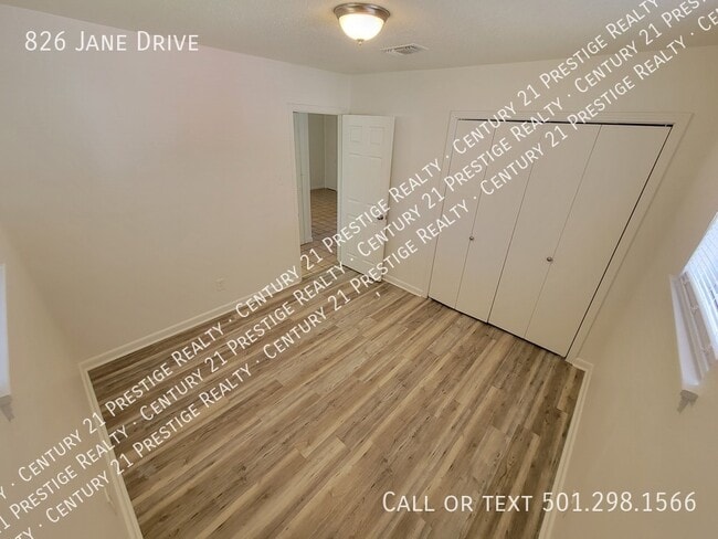 Building Photo - 826 Jane Dr