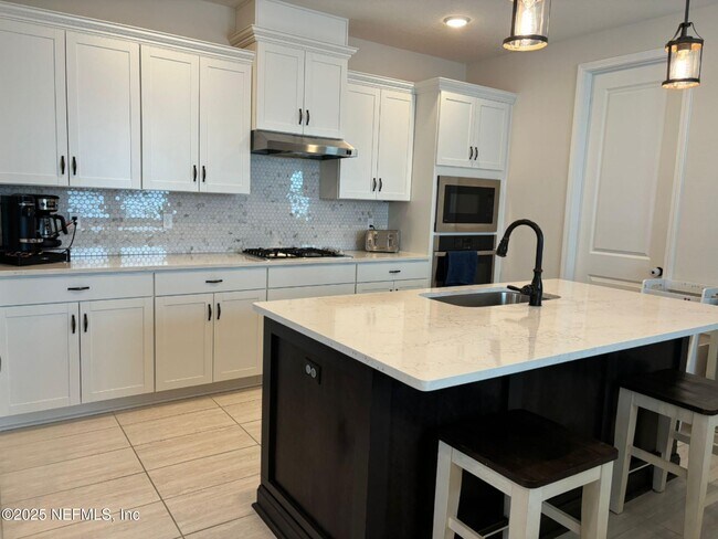 Building Photo - 263 Union Hill Dr