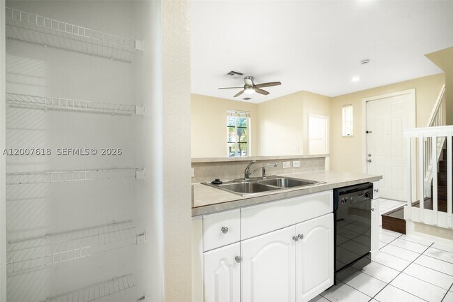 Building Photo - 6051 SW 19th St