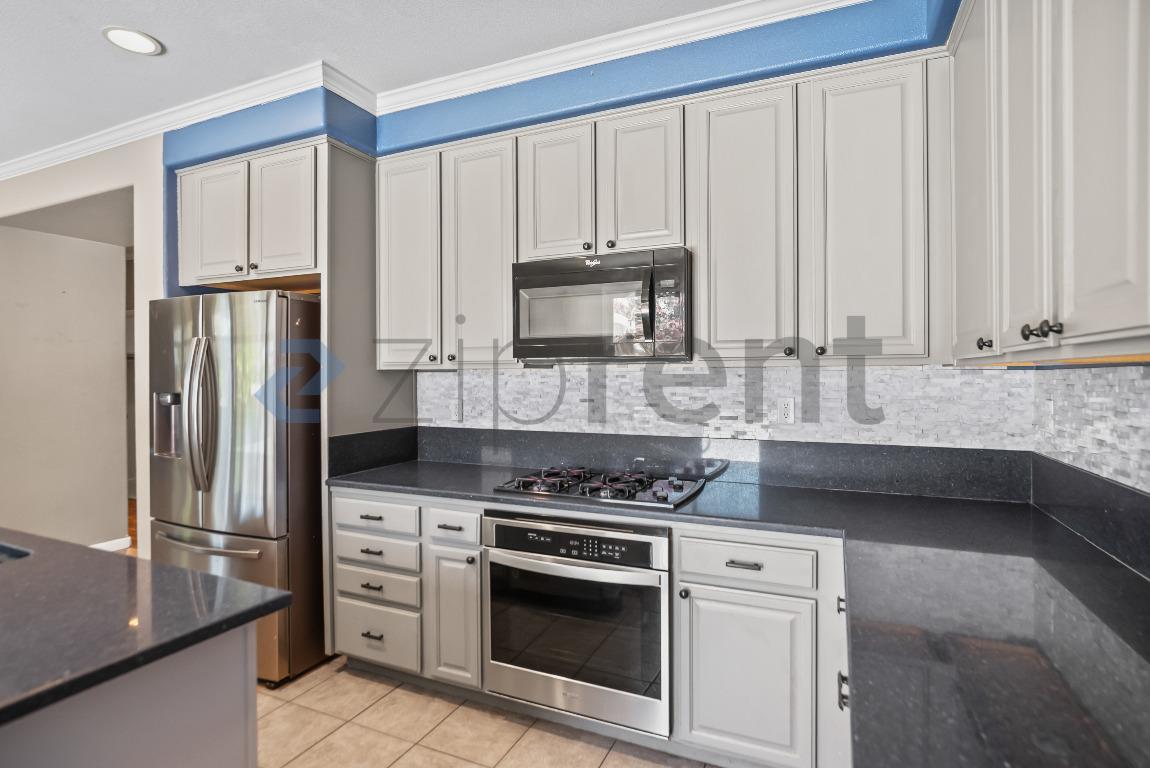 Building Photo - Unit