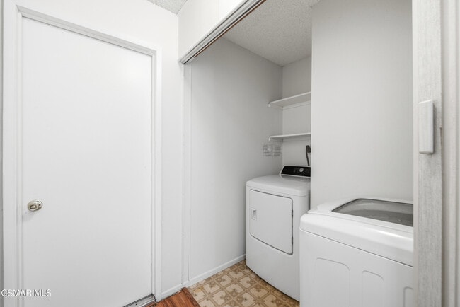 Building Photo - 1438 Calle De Oro