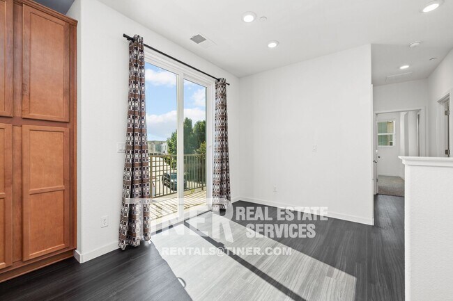 Building Photo - 4152 Rotor Ln