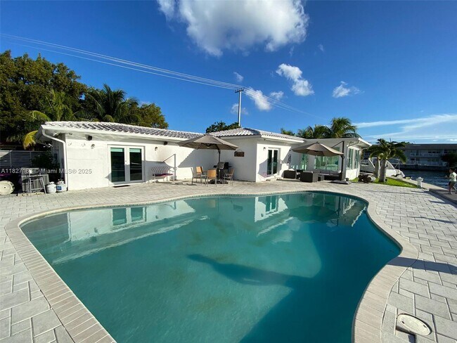 Building Photo - 12388 N Bayshore Dr