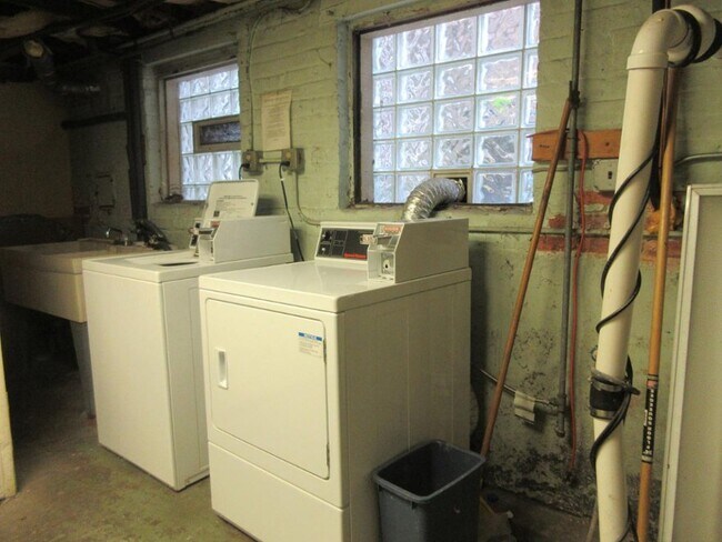 Building Photo - 3535 W School St