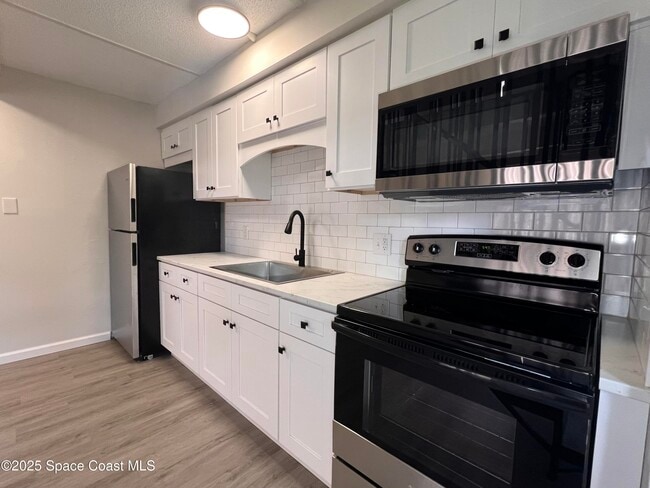 Building Photo - 3812 Overlook Dr