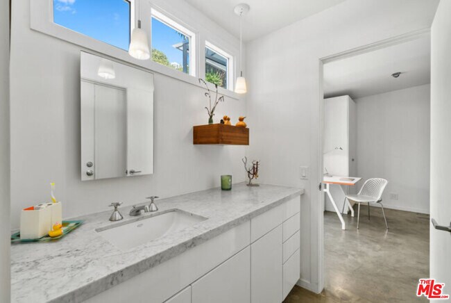 Building Photo - 18105 Sandy Cape Dr