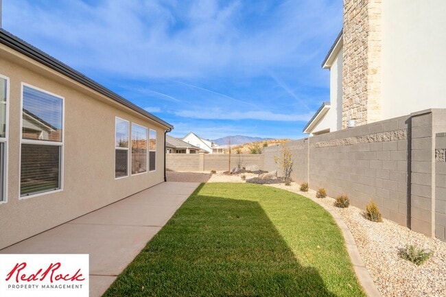 Building Photo - 7 Bedroom Home with 5 Car Garage