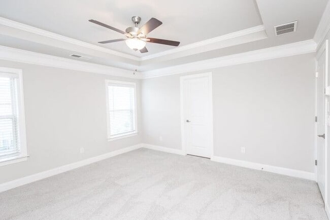 Building Photo - 3 story townhome in a great location in Chamblee