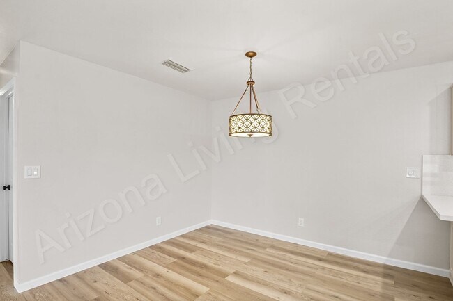 Building Photo - OSBO3240