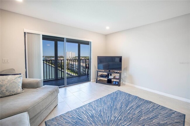 Building Photo - 7300 Sun Island Dr S
