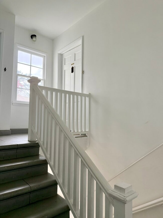 Building Photo - 4319 Cahuenga Blvd