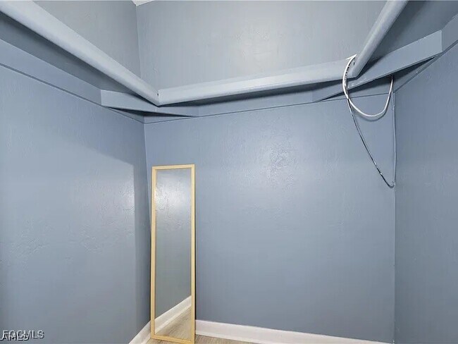 Building Photo - 4240 SE 3rd Ave