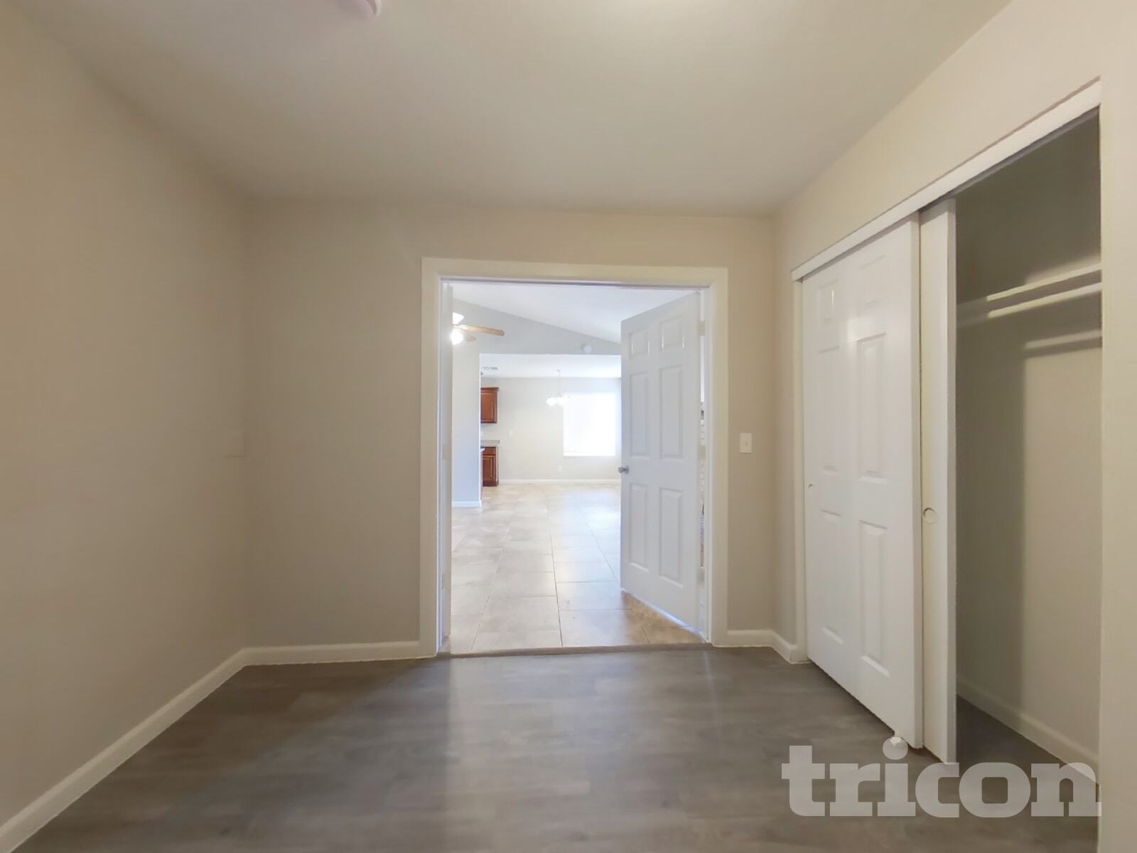 Building Photo - 6926 W Cameron Dr