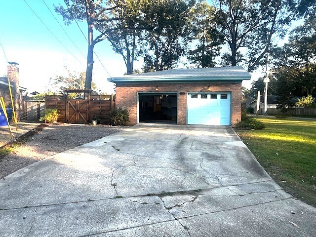 Building Photo - 2114 N Dallerton Cir