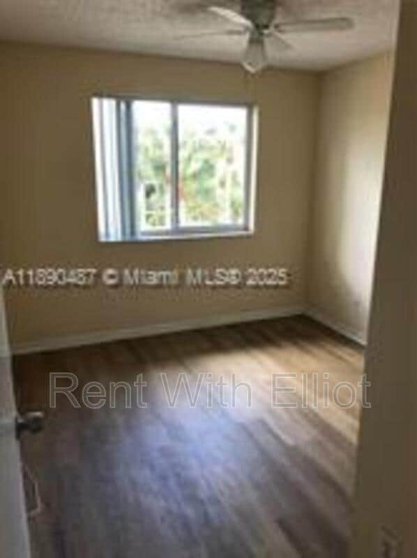 Building Photo - 470 S Park Rd