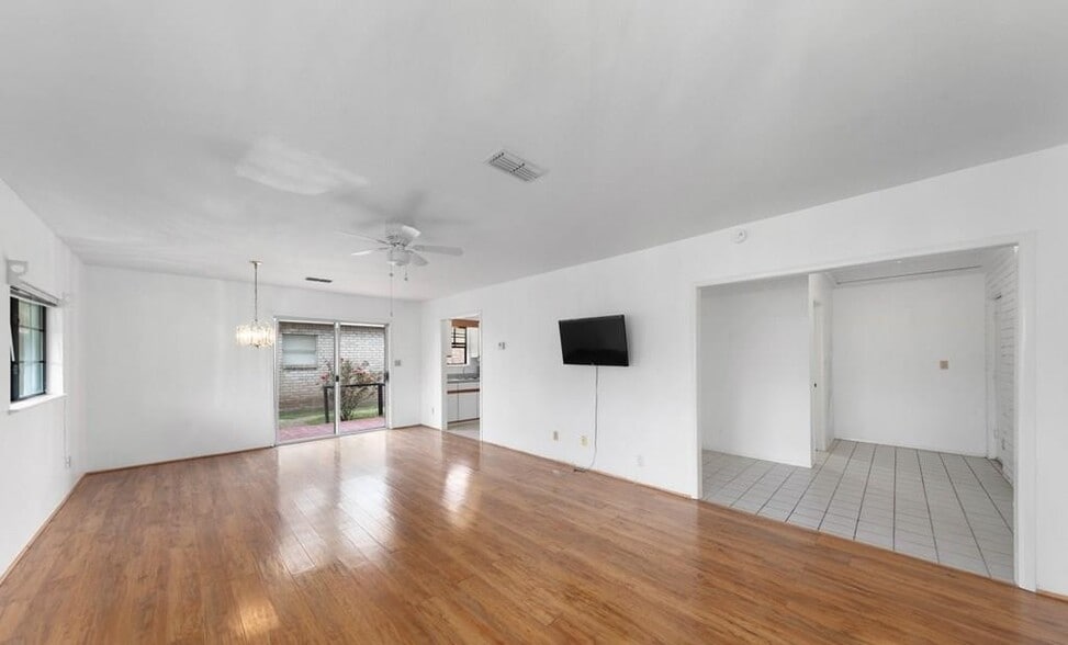 Building Photo - 313 McFadden Dr