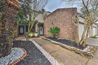 Building Photo - Lake Front Townhome with resort-like Views!