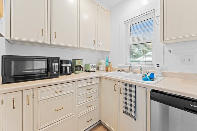 Building Photo - 1612 E 29th St