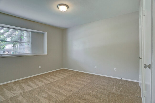 Building Photo - 6015 Dawnridge Dr
