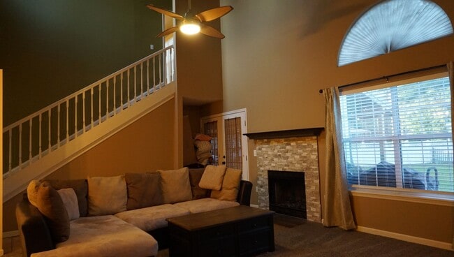 Building Photo - Beautiful home off Knights Academy