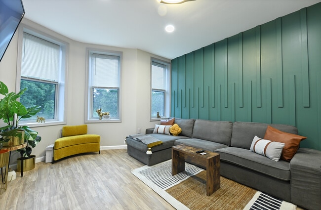 Building Photo - 3022 Auchentoroly Ter