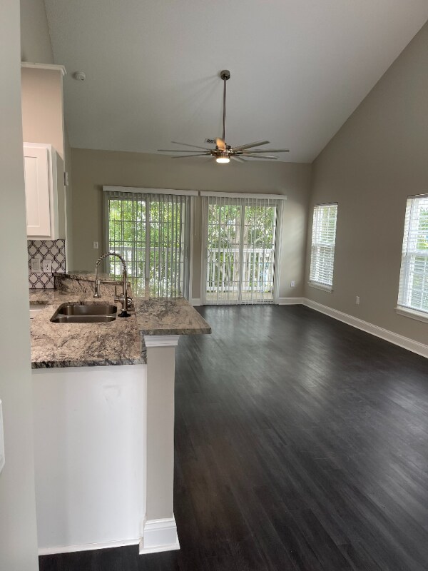 Building Photo - 5026 Belleglen Ct