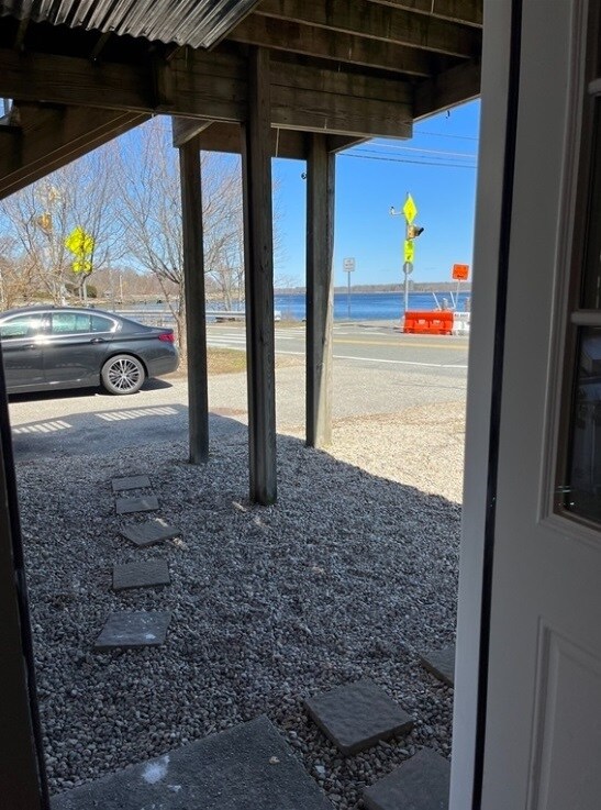 Building Photo - Barrington River House