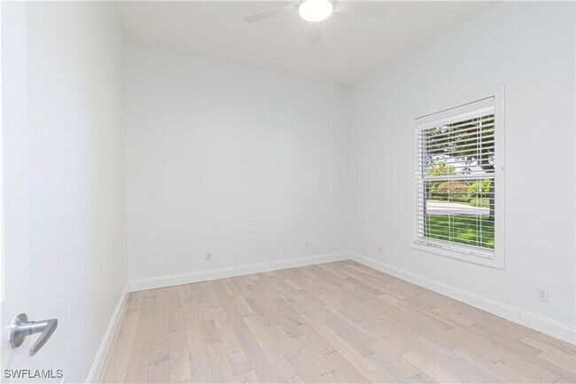 Building Photo - 7106 Lone Oak Blvd
