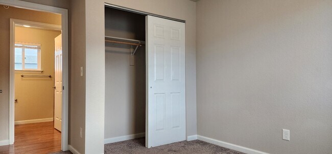 Building Photo - 1724 Hampton S