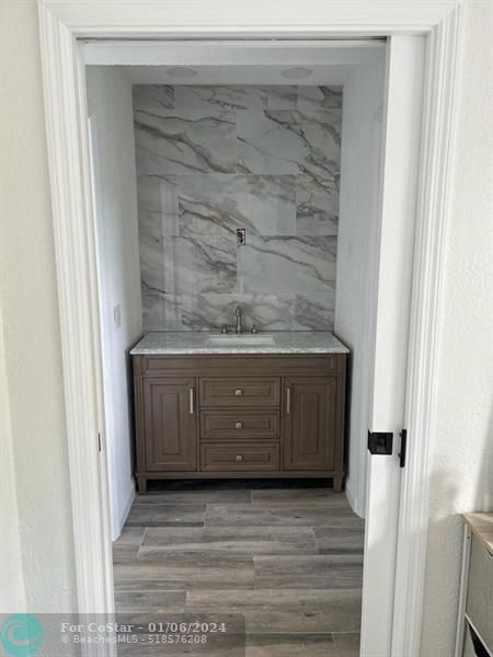 Building Photo - 2708 NE 14th Street Causeway