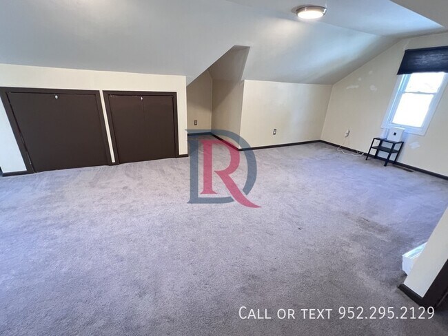 Building Photo - 4227 5th Ave S