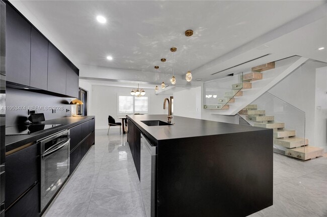 Building Photo - 1117 Alberca St