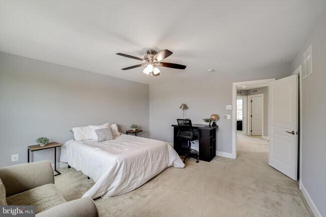 Building Photo - 6262 Summit Point Ct