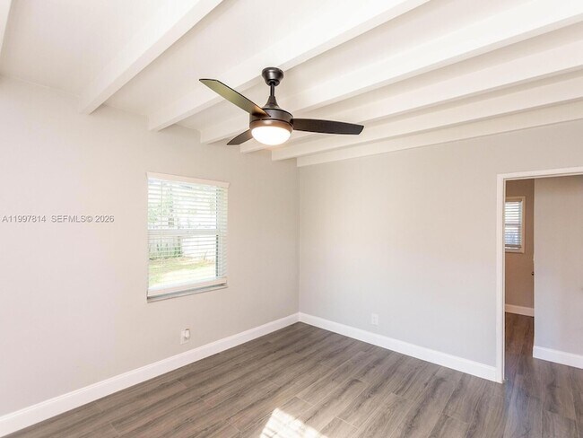 Building Photo - 1413 NW 3rd Ave