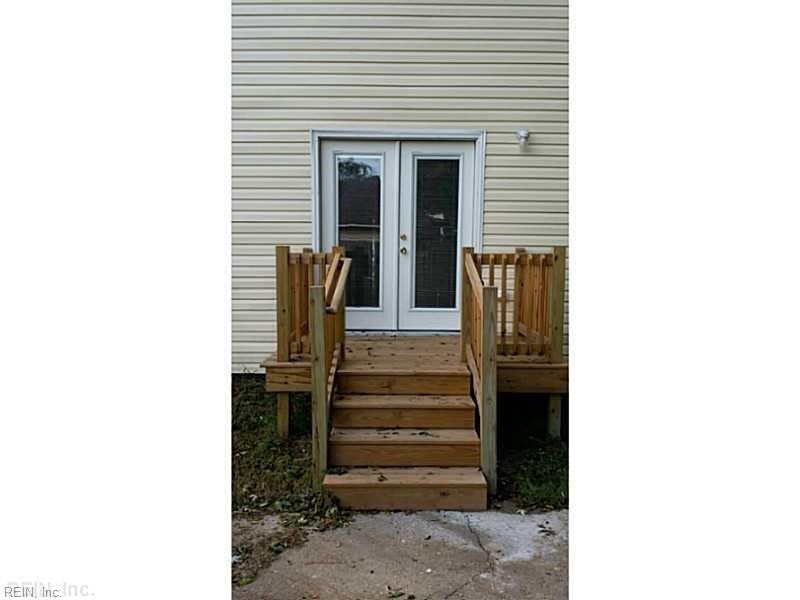 Building Photo - 3214 Bapaume Ave