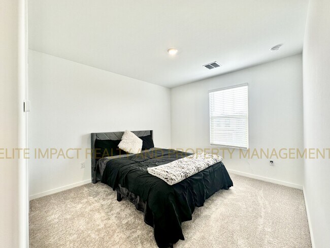 Building Photo - 7064 W Vineridge Dr