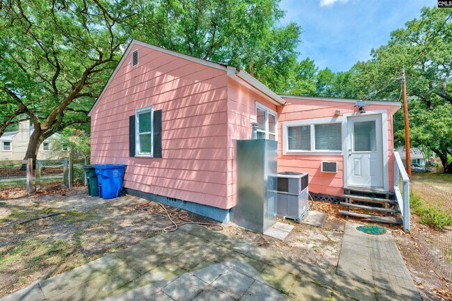 Building Photo - 322 S Kilbourne Rd