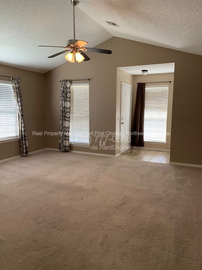 Building Photo - 1612 Cresent St