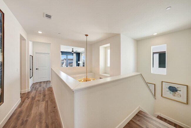 Building Photo - 2133 W Cardinal Ave