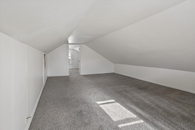 Building Photo - 2813 Faircourt St
