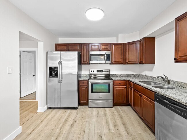 Building Photo - SECTION 8 ACCEPTED! Spacious Updated Home in St. Petersburg with a Large Backyard - 4bed | 2bed