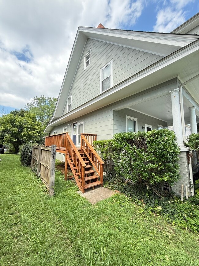 Building Photo - 2147-2149 Berkley Ave SW
