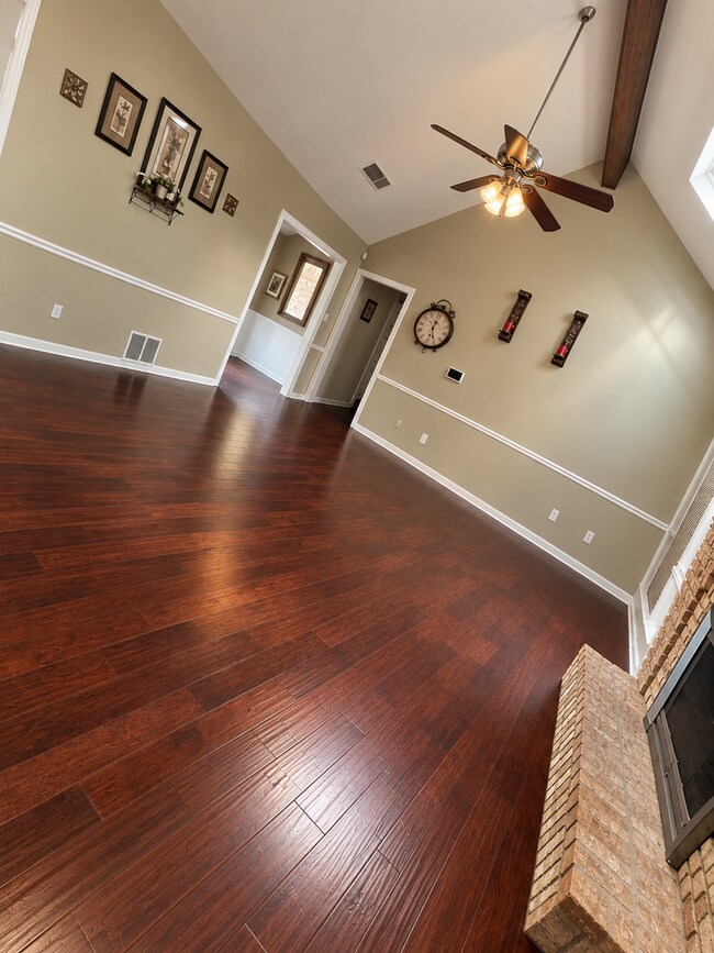 Building Photo - 9307 Lytham Dr