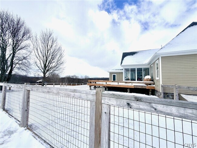 Building Photo - 1018 W State Rd