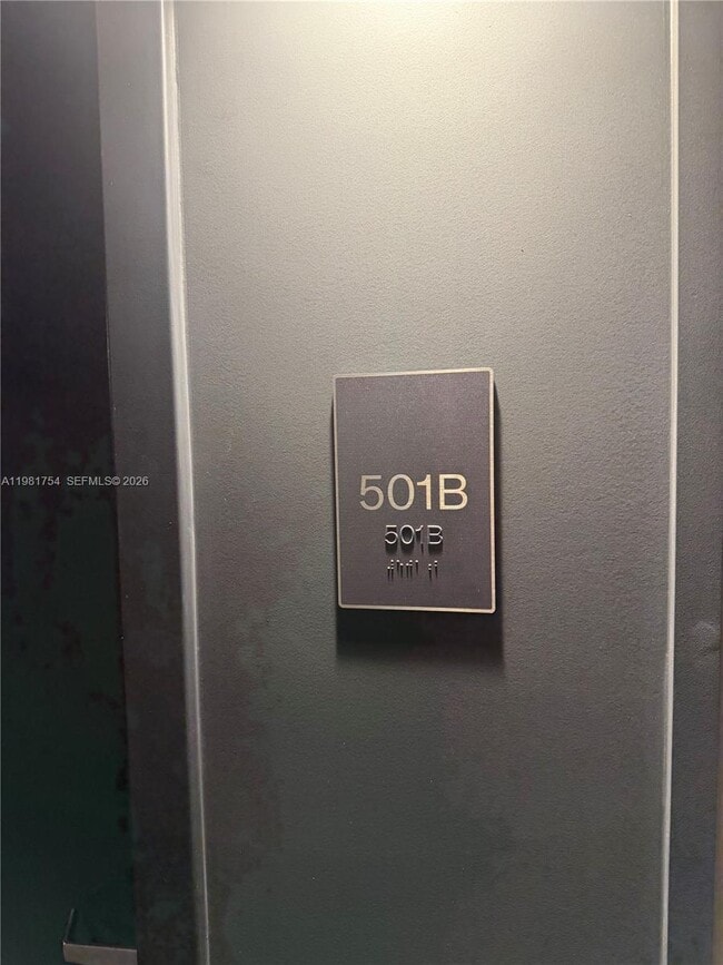 Building Photo - 121 NE 5th St