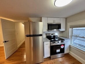 Building Photo - 16 Mayflower St