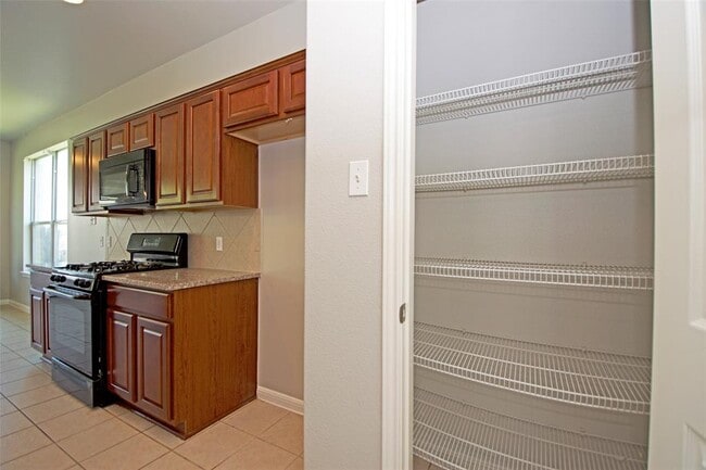 Building Photo - 6800 Cromarty Ln